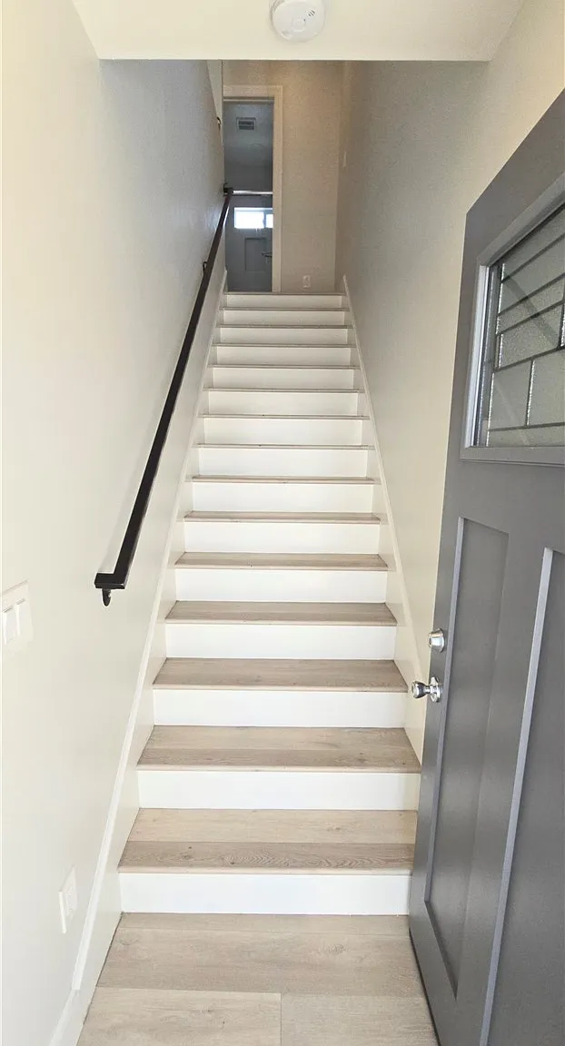 3 bed, 1050 sqft, $3,400 — Photo 3