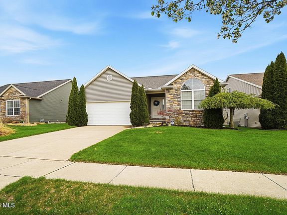 3rd image of 812 Meadowchase Ln