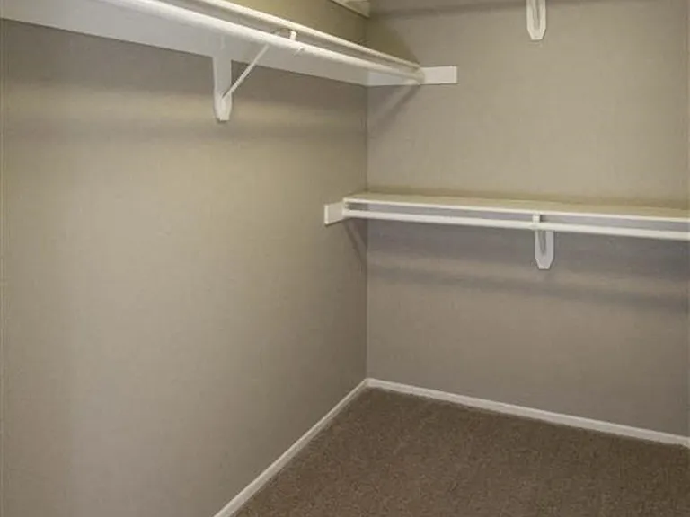 1099 Capitol Dr. — Photo 21