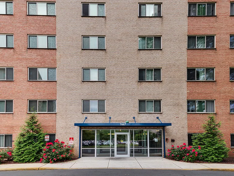 Parkview Towers — Photo 2