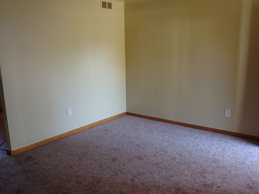3rd image of 26640 Parkington St
