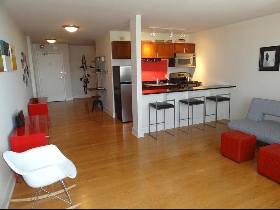 1st image of 600 E 8th St APT 9R