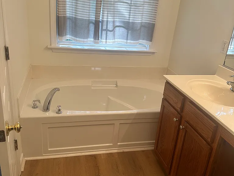 510 Huron Rd — Photo 4
