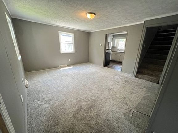 4th image of 228 Bowmanville St