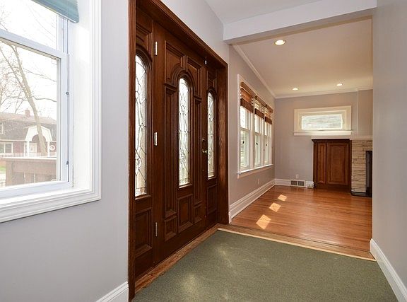 3rd image of 380 S Sunnyside Ave