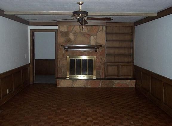 2nd image of 2713 Camelot Dr