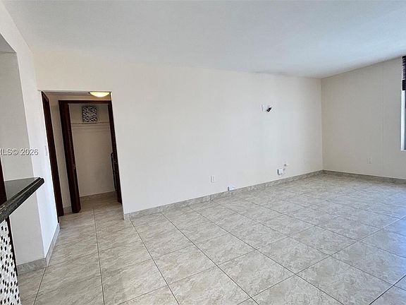 4th image of 2899 Collins Ave APT 938