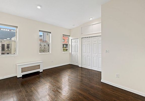 5th image of 371 16th St Floor 3