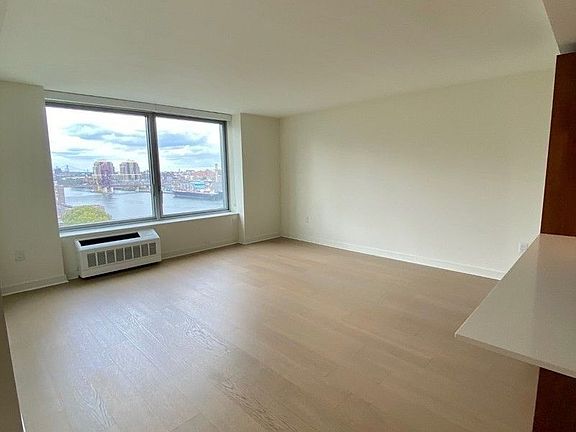 4th image of 480 Main St APT 12H