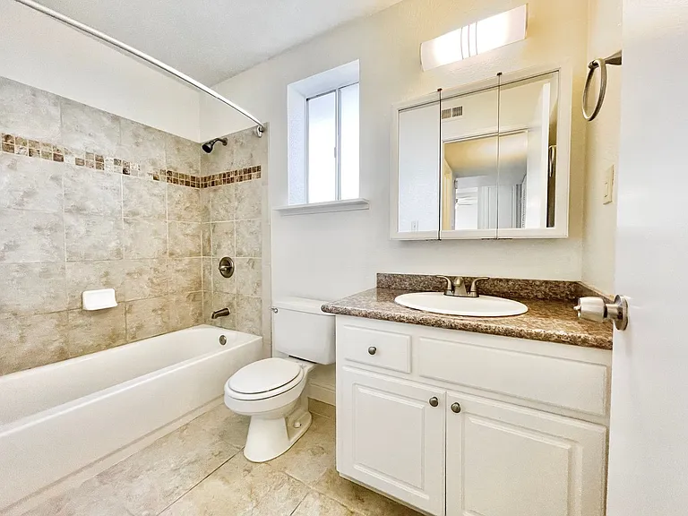 1619 G Street — Photo 19