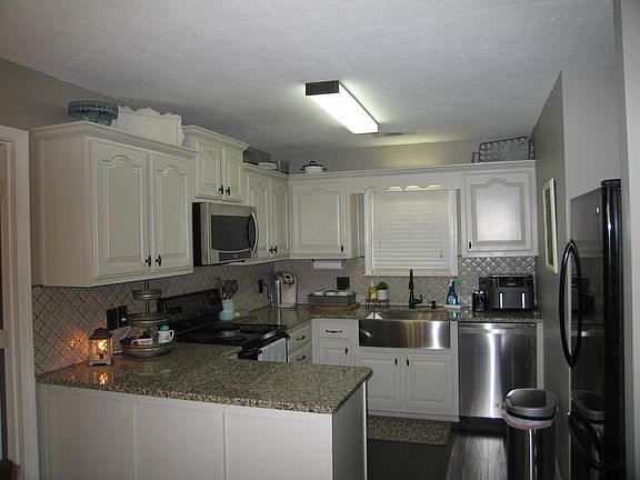 2nd image of 142 Vermont Ave