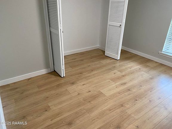 4th image of 815 College Dr