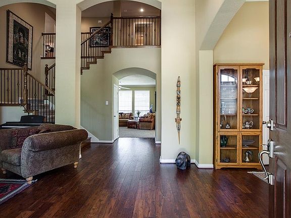 2nd image of 4704 Shelley Dr