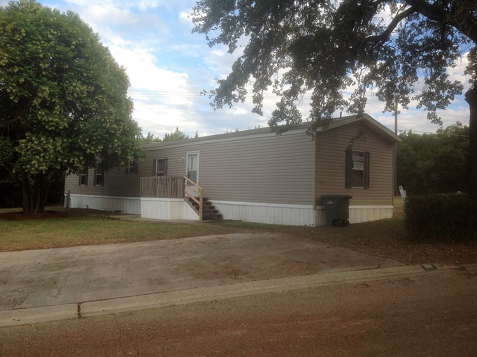 1st image of 218 Hickory Cir