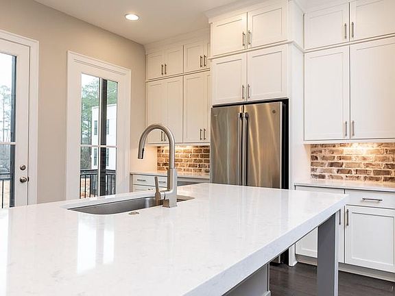 4th image of 220 Mitchell Ln #51