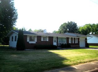 514 Montgomery Cir, Carmi, IL 62821