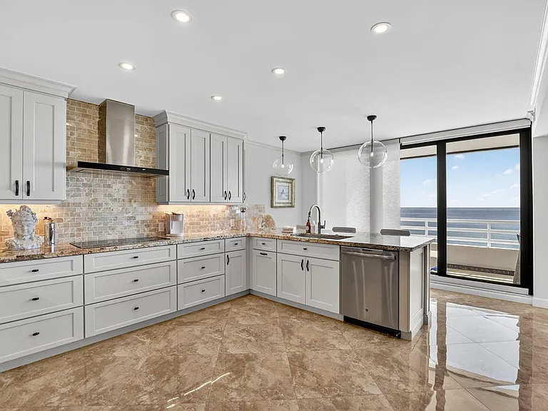 1500 S Ocean Blvd #704 — Photo 9