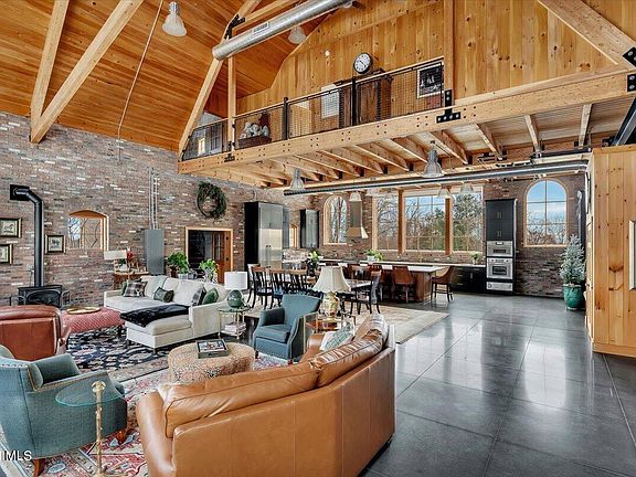 5th image of 331 Vly Road