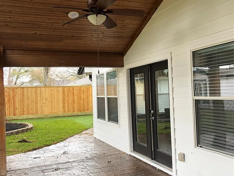 1346 Chantilly Ln — Photo 28