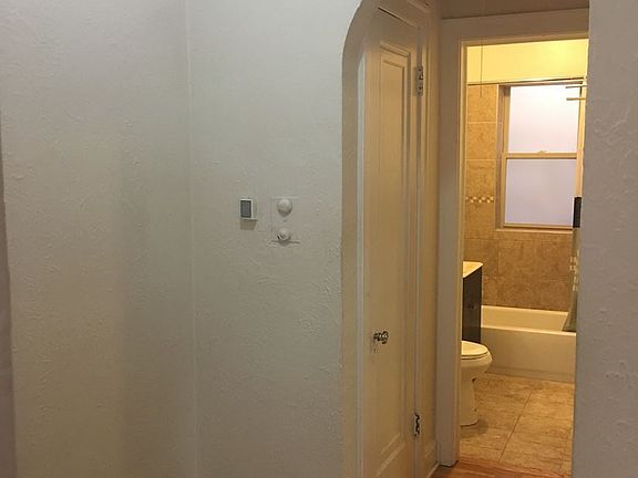 3rd image of 5044 N Wolcott Ave APT 1B