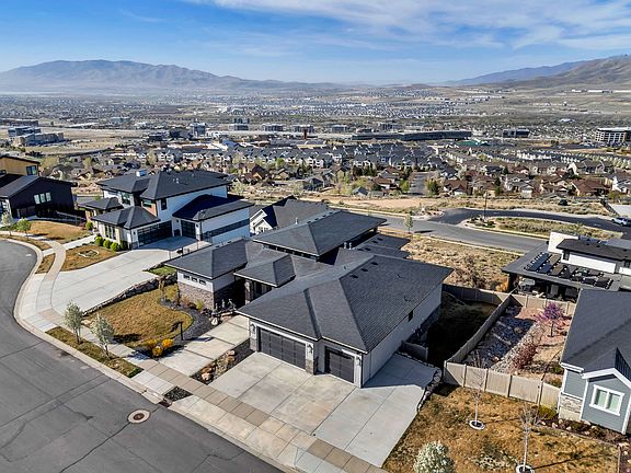 5th image of 4379 N Ridge View Way