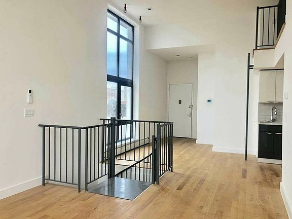 3rd image of 39 E 21st St Penthouse 8A