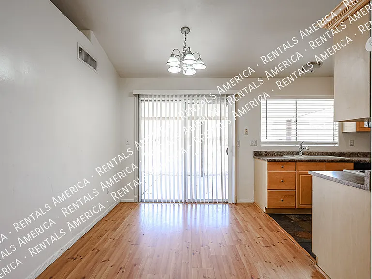 2834 E Isabella Ave — Photo 10