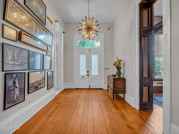5th image of 518 College St