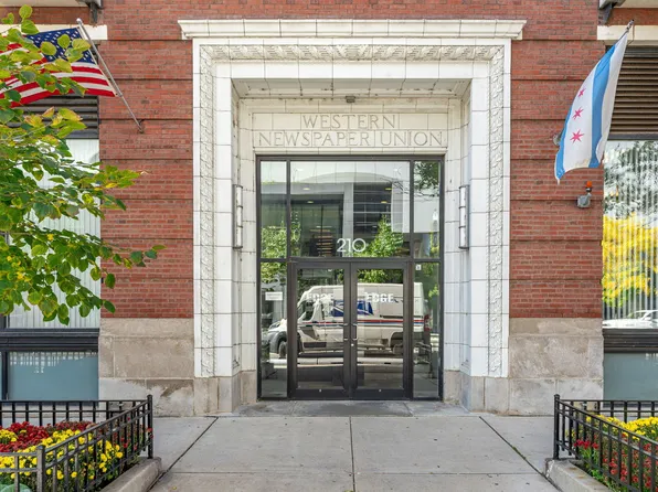 210 S Desplaines St APT 504, Chicago, IL 60661