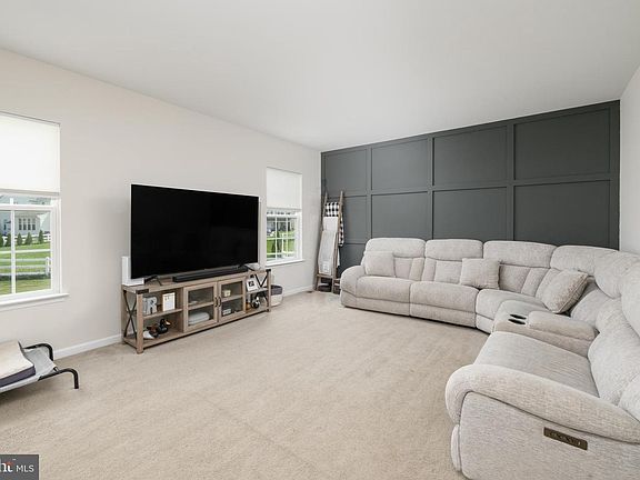 5th image of 211 Gardenbrook Dr