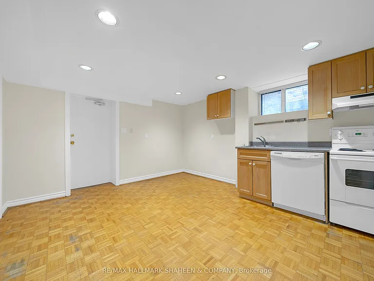 12 Foxbar Rd #BASEMENT — Photo 6