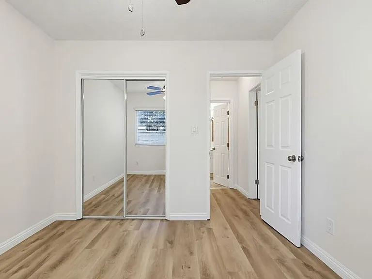 537 W Hyde Park Blvd — Photo 38