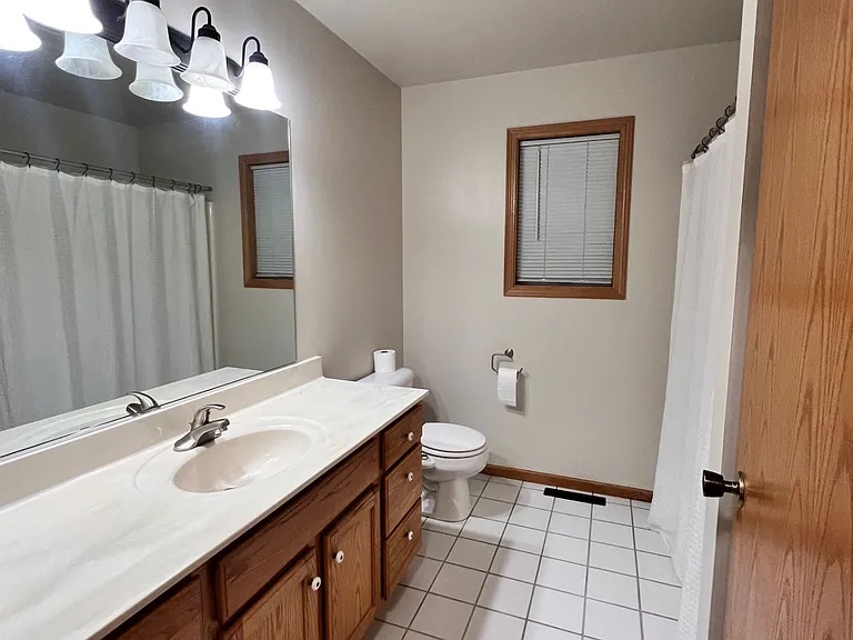 1339 Glenn Pl #1 — Photo 9