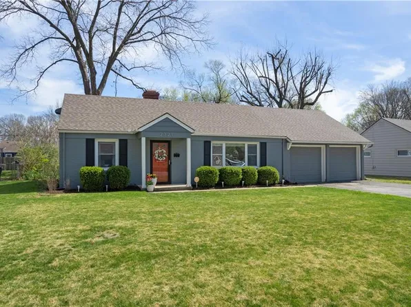 2321 W 77th St, Prairie Village, KS 66208