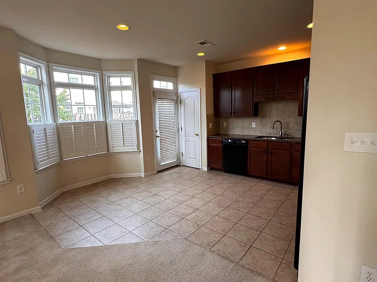 110 Gate Stone Ln — Photo 6
