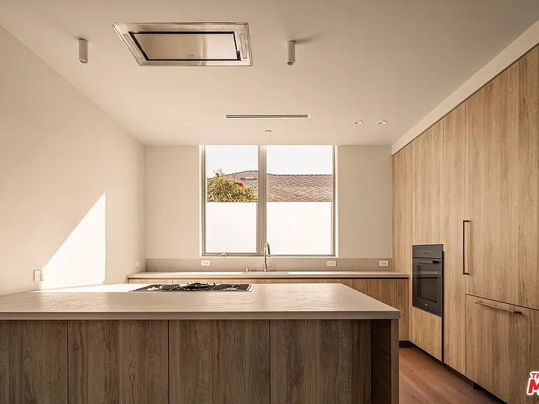755 N Alfred St #B — Photo 5