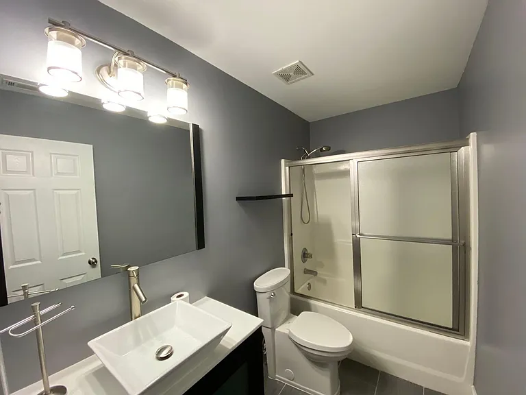 2577 Woodford Ln — Photo 13