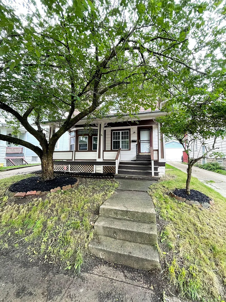 1498 Hopkins Ave photo 1