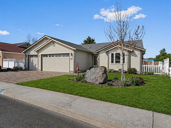 2nd image of 222 SW Meadow Lakes Dr