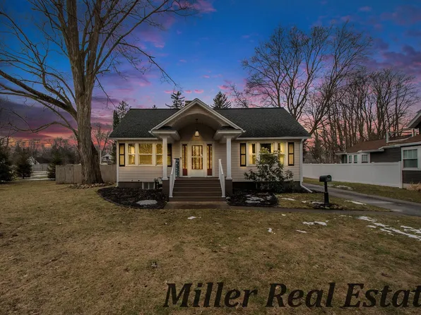 529 N Main St, Wayland, MI 49348