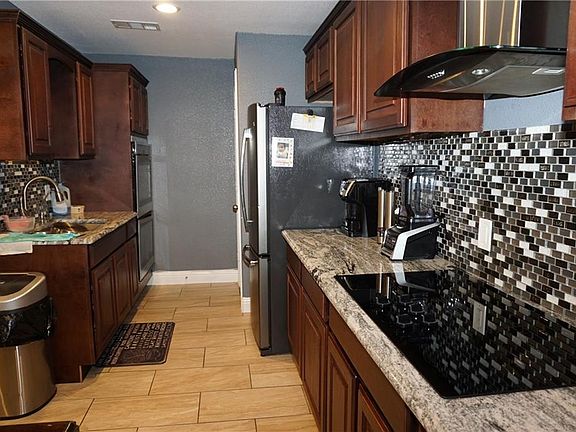 5th image of 546 Damon Dr