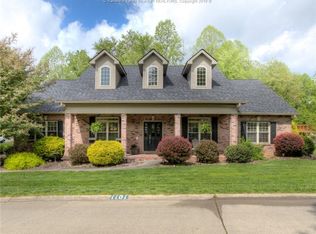 1101 Olde Pine Dr, Hurricane, WV 25526