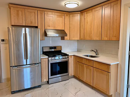 Rented by E Realty International Corp | media 4