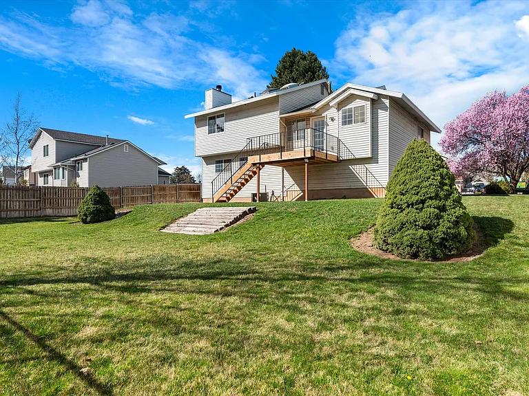 2164 N 1450 E — Photo 25