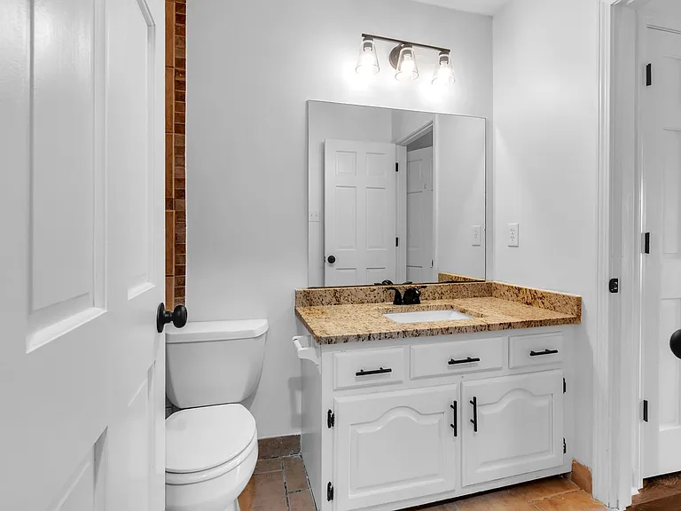 7347 Richmond Rd — Photo 2