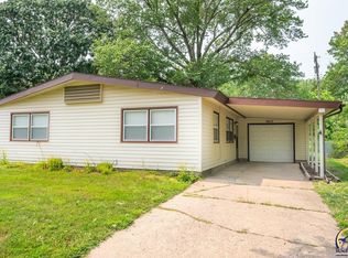 1613 SW Indian Trl, Topeka, KS 66604