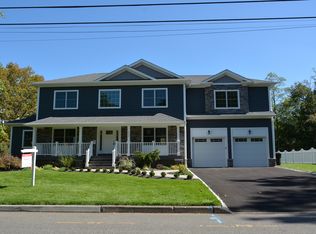 583 Dover St, Paramus, NJ 07652