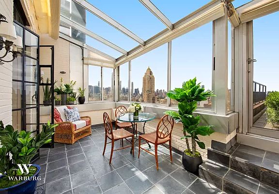 4th image of 895 Park Ave #A