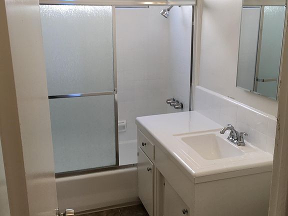 5th image of 3844 Potomac Ave APT 4