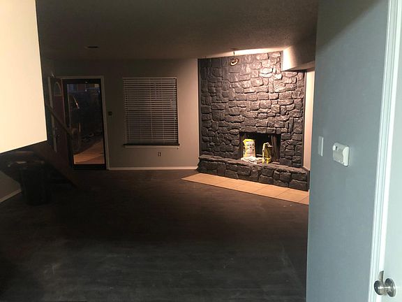 5th image of 918 Acacia Cir